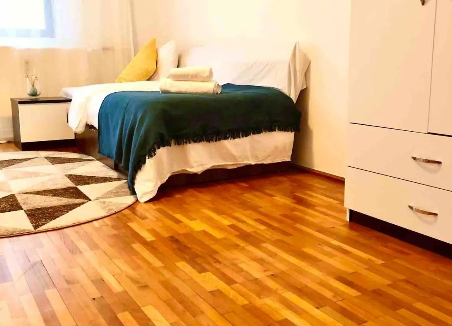 Lägenhet Downtown Unirii 2 Private Rooms With Shared Amenities Bukarest