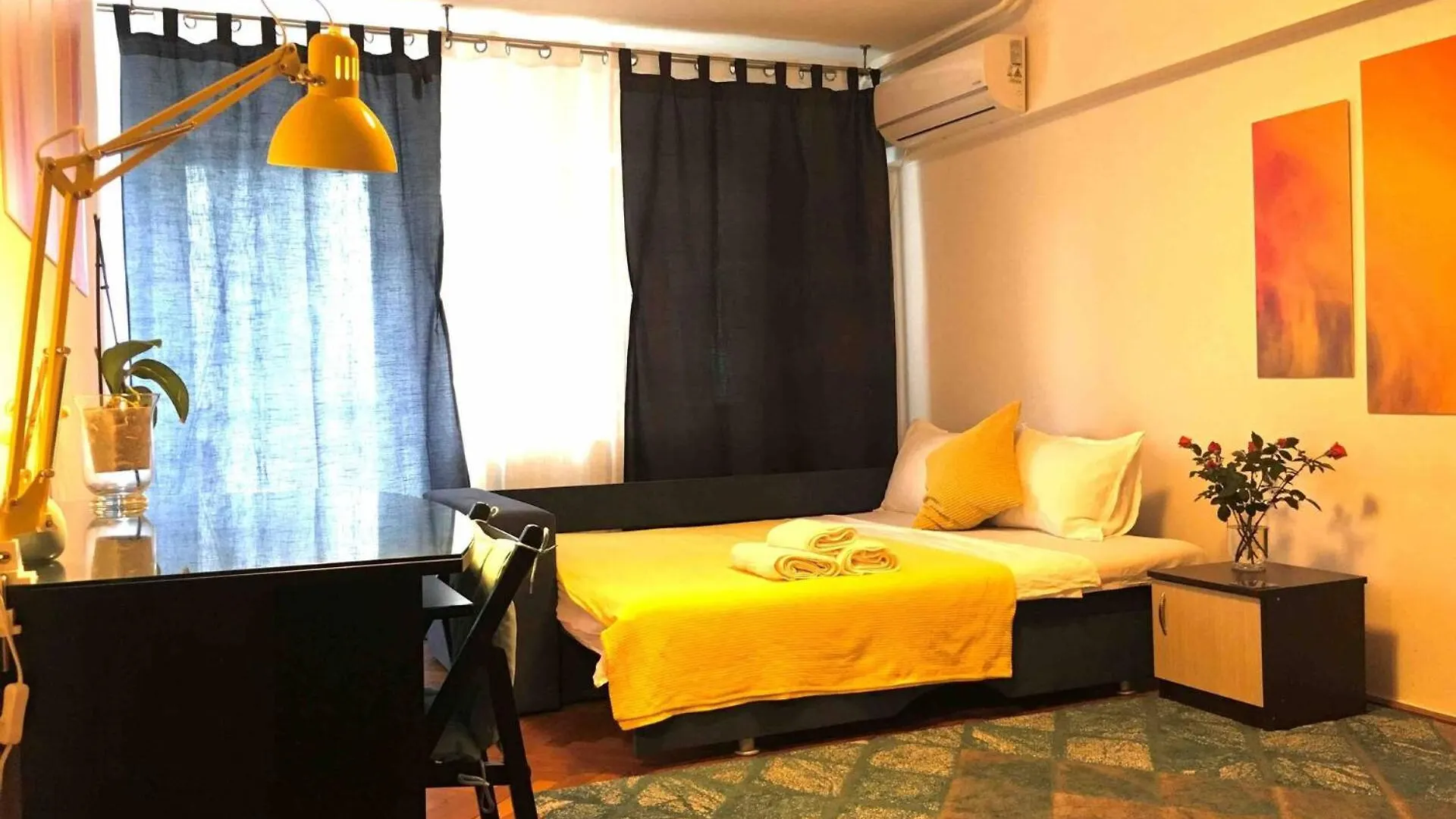 Lägenhet Downtown Unirii 2 Private Rooms With Shared Amenities Bukarest